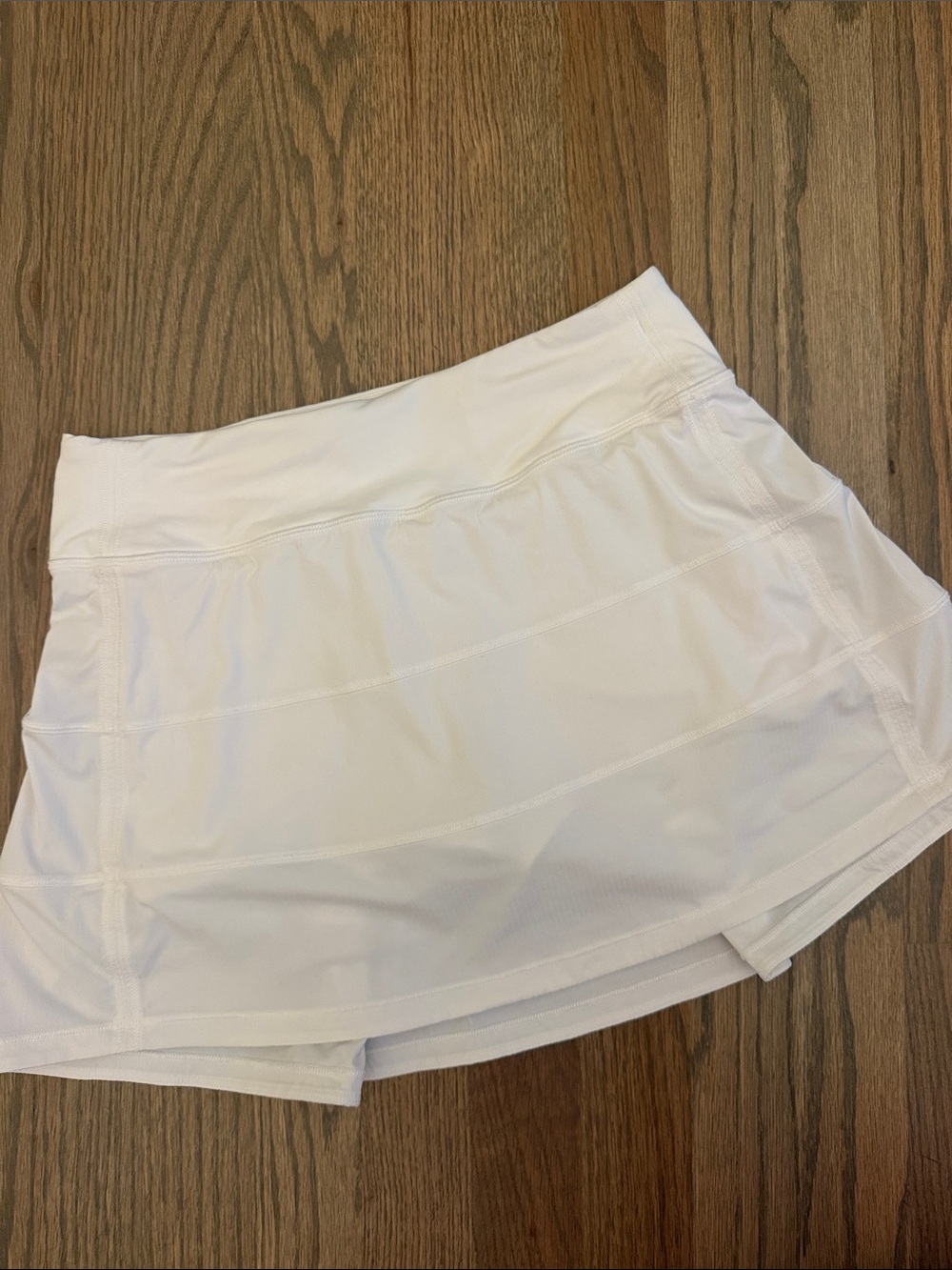 Like new! Lululemon White Pace Rival Skirt Size 4